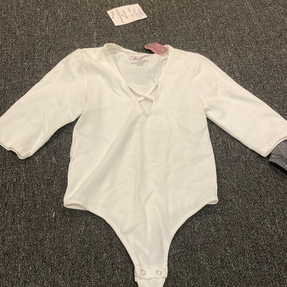 XS/s body suit with cross cross in neckline and quarter sleeves